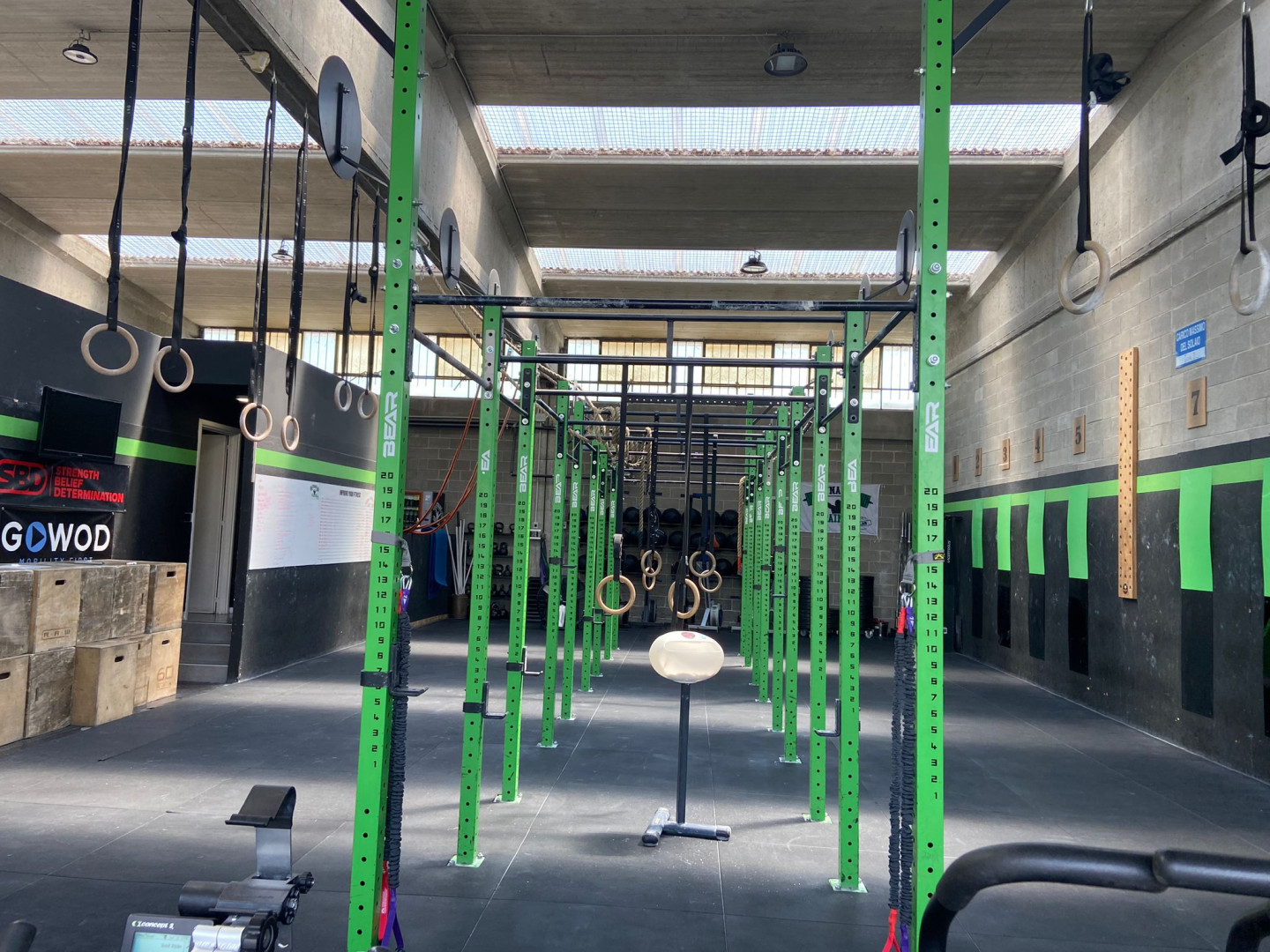 Coach DTL in azione durante sessione HYROX a Legnano